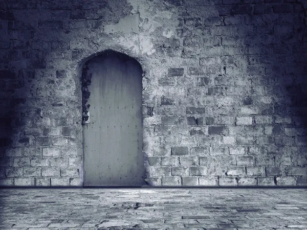 taş duvar ve zemin kapalı kapı ile eski hasarlı