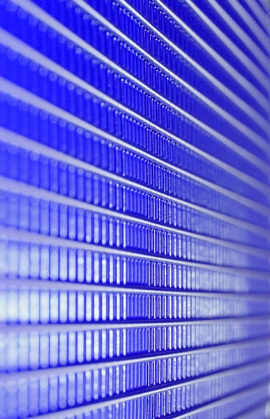 Sfondo futuristico di linee a spirale, griglia metallica blu — Foto Stock