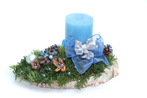 Adventní sprej s modrou svíčku — Stock fotografie