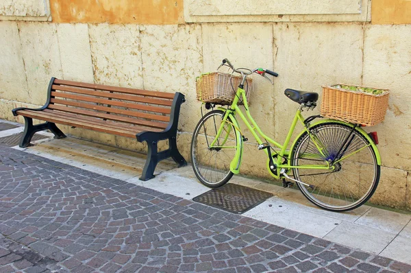 Bench and bicycle, vintage style — Stock Photo, Image