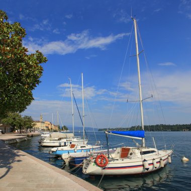 Teknelerden salo, liman, lake garda, İtalya