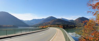 köprü üzerinde göl sylvenstein, Almanya