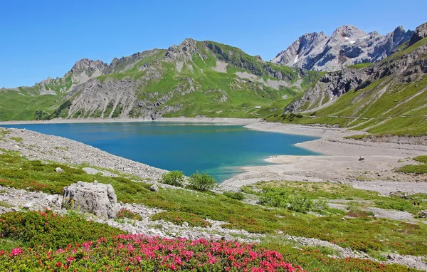 Acumulação lago lunersee e tirolean alpes, Áustria — Fotografia de Stock