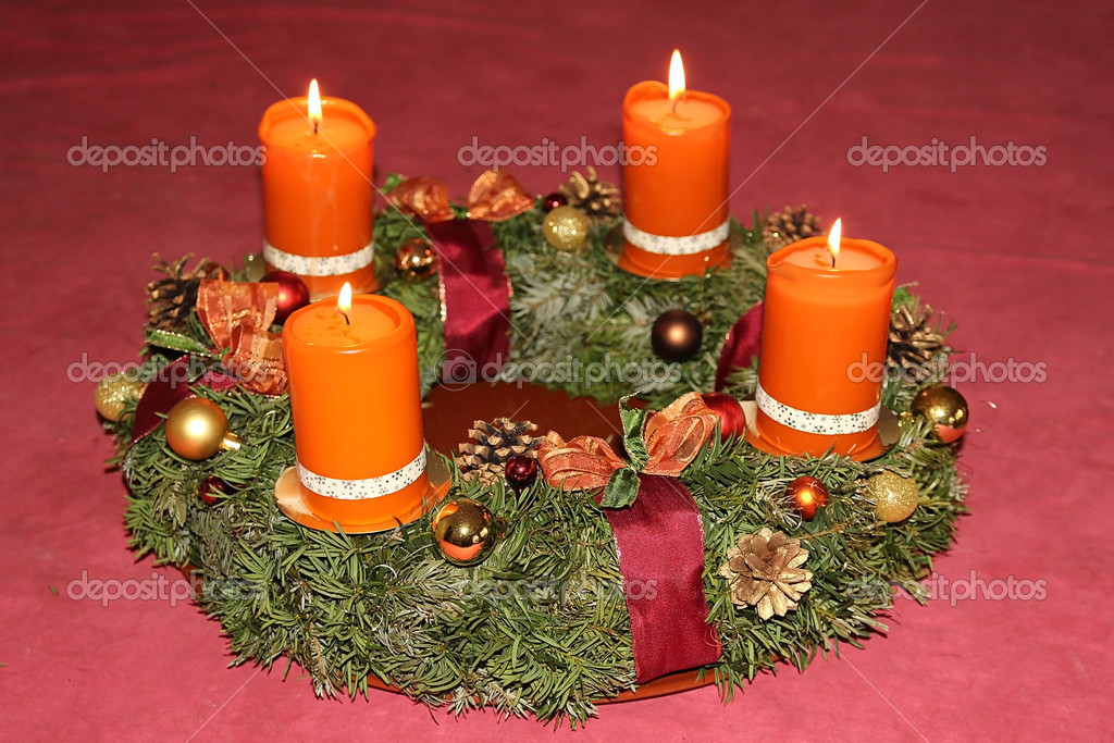 Homemade advent wreath in warm colors — Stock Photo © SusaZoom 35414421