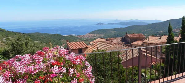 Vacker panoramautsikt över marciana, ön elba, Italien — Stockfoto