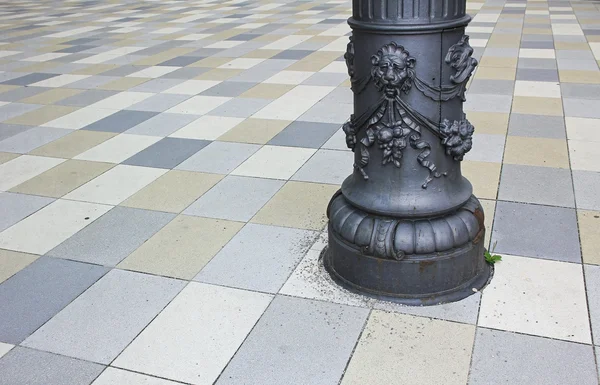 Tiled ground and historic pillar with ornaments — Stock Photo, Image
