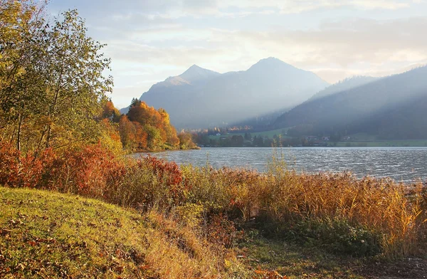 Launische Herbstlandschaft am Schliersee, Bayern — Stockfoto
