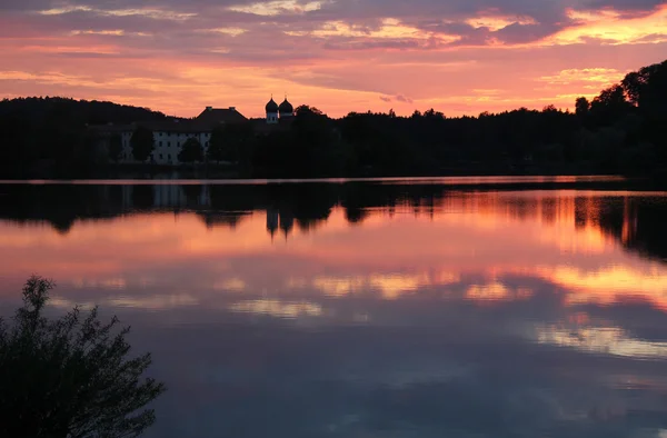 美丽的日落风景在湖西翁, 著名的祝福蒙纳斯 — 图库照片