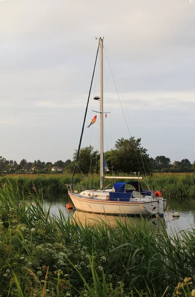 Segelboot auf dem Fluss frome, wareham — Stockfoto