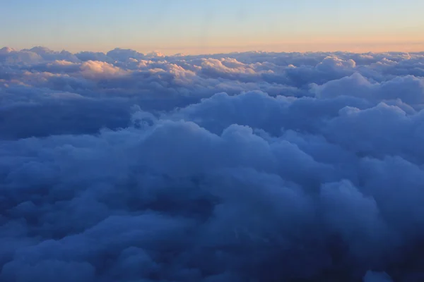 Cobertura de nuvens ao amanhecer — Fotografia de Stock