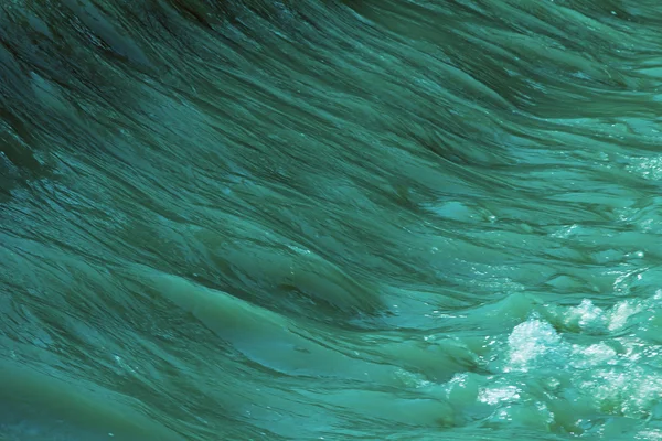 Mörka cyan färgat vatten bakgrund — Stockfoto