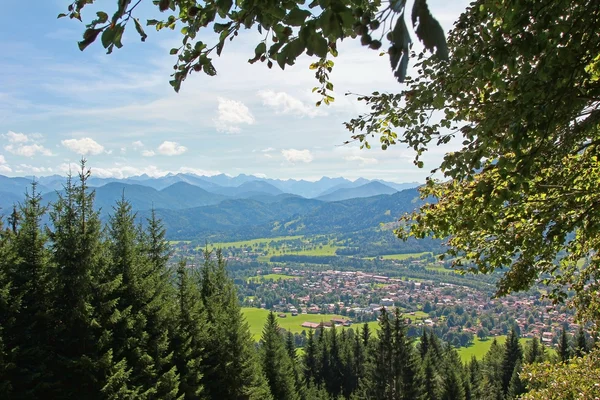 Blick auf Längsgries Dorf und Berge — Stockfoto