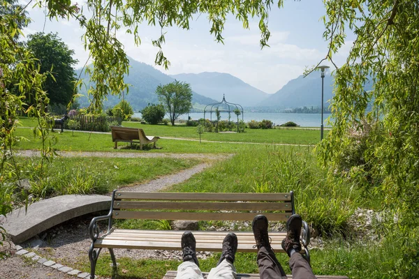 Relax Nel Giardino Termale Schliersee Una Panchina Legno Vista Attraverso — Foto Stock