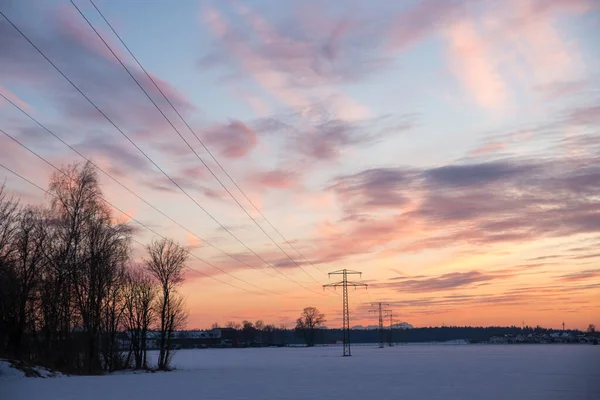 Ligne Transport Haute Tension Dans Paysage Hivernal Coucher Soleil — Photo