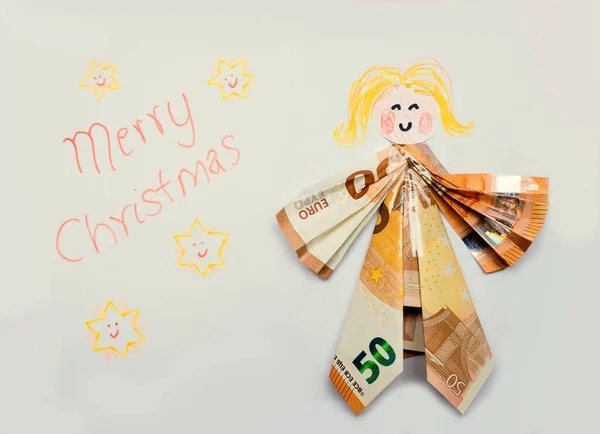 2つの折り畳まれた50ユーロ銀行券で作られた星と天使とメリークリスマスカード — ストック写真
