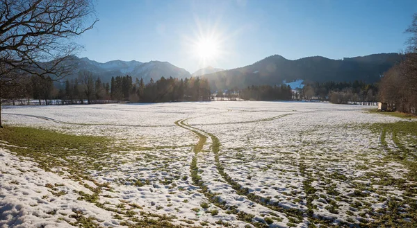 Besneeuwde Landschap Panorama Fischbachau Met Uitzicht Bergen Felle Zon Begin — Stockfoto