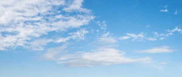 Cielo Panorámico Azul Claro Con Nubes Espacio Copia — Foto de Stock