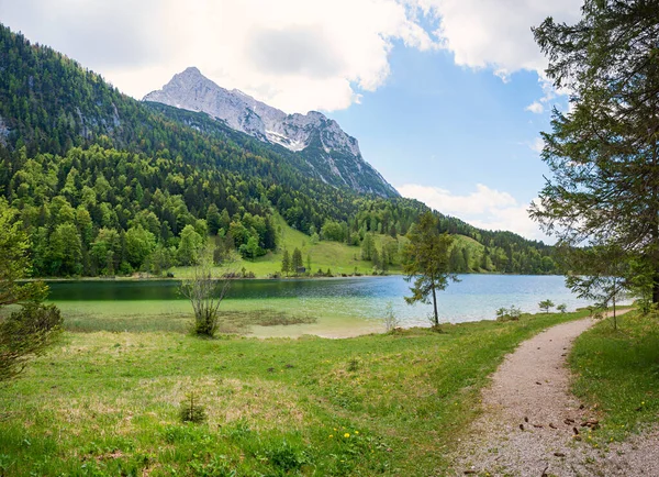 Εικονογραφική Λίμνη Lautersee Μάιο Θέα Στο Βουνό Wettersteinspitze Πεζοπορία Περιοχή — Φωτογραφία Αρχείου
