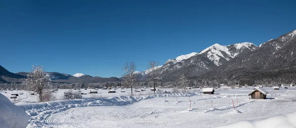 Snöig Vinter Landskap Dalgång Golv Med Hyddor Nära Garmisch Övre — Stockfoto