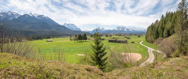Picturaal Landschap Bavaria Uitzicht Golfbaan Wallgau Alpen Bewolkte Lucht — Stockfoto