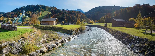 Partnach Rivier Uitzicht Beroemde Skisprong Garmisch Partenkirchen Autumnal Bavarian Landscape — Stockfoto