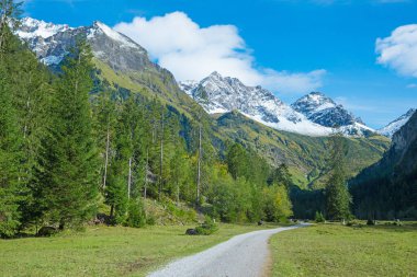 Oberstdorf yakınlarındaki güzel Oytal Vadisi, yürüyüş beldesi allgau Alpleri, Güney Almanya