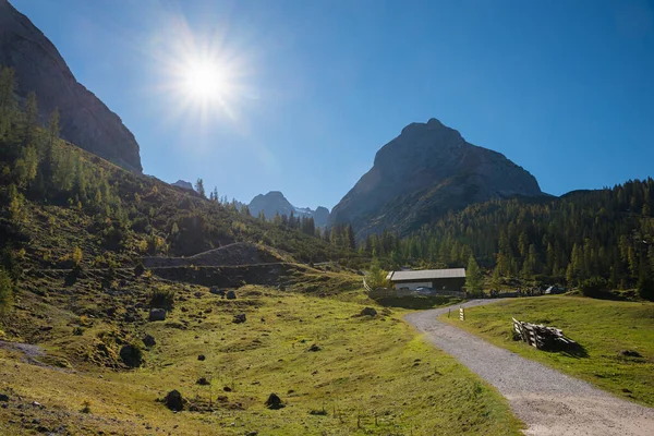 Schöner Wanderweg Zum Seebensee Mieminger Alpen Ehrwald Strahlender Sonnenschein Und — Stockfoto