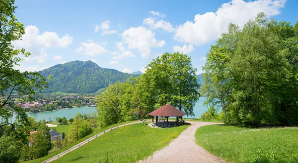 Idilliaco Paesaggio Primaverile Bavarese Superiore Belvedere Con Gazebo Vista Lago — Foto Stock