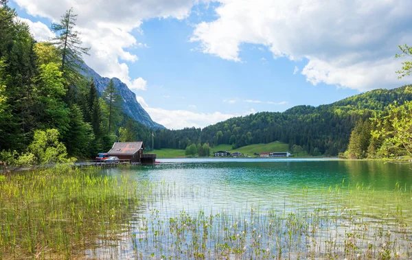 Lago Pictórico Lautersee Primavera Casa Botes Vista Montaña Wetterstein Paisaje — Foto de Stock