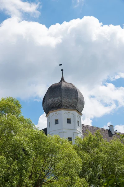 Schwindegg Şatosunun Tarihi Kulesi Bulutlu Mavi Gökyüzü Dikey — Stok fotoğraf