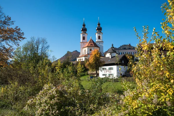 Krásný Katolický Farní Kostel Barokní Styl Aschau Chiemgau Bavorská Podzimní — Stock fotografie