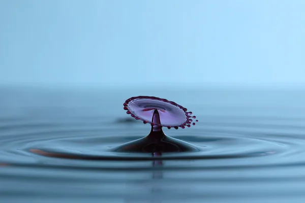 Caduta goccia d'acqua — Foto Stock