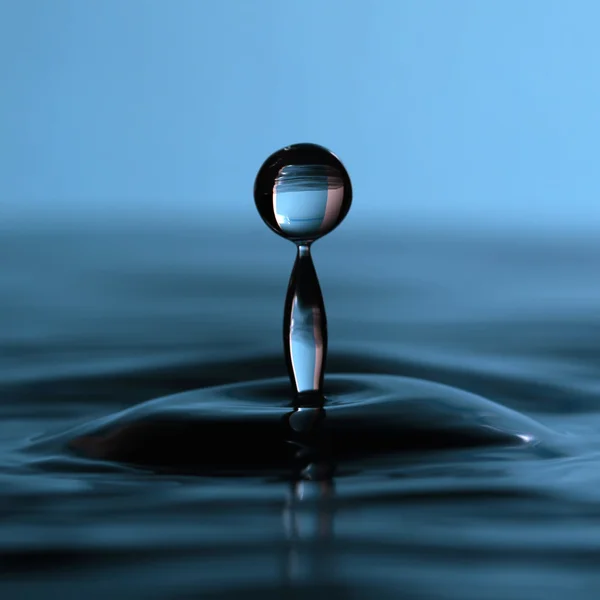 Caída de gota de agua — Foto de Stock