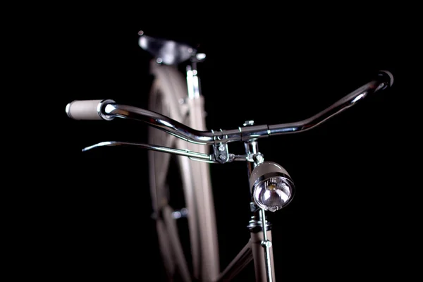 Старый отремонтированный ретро-велосипед - Подробности — стоковое фото