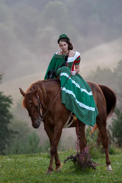 Meisje paardrijden Paardensport classicisme jurkje — Stockfoto