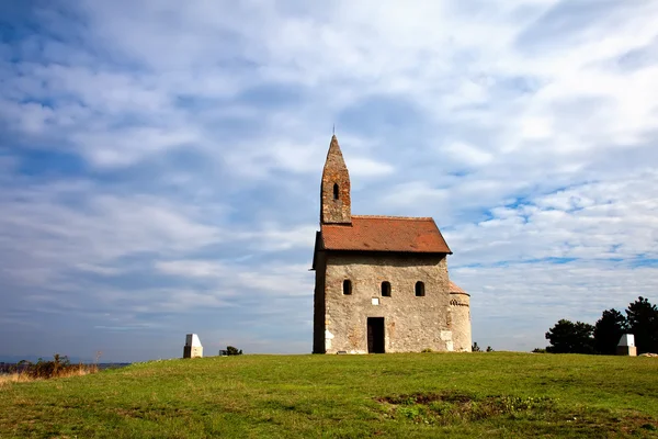 Igreja na colina — Fotografia de Stock