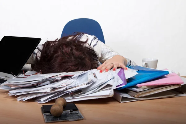 Trabajadora de oficina joven — Foto de Stock