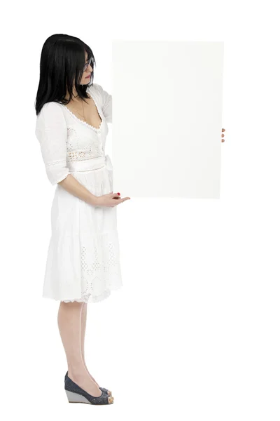 Sommerkleid Frau mit Schild — Stockfoto