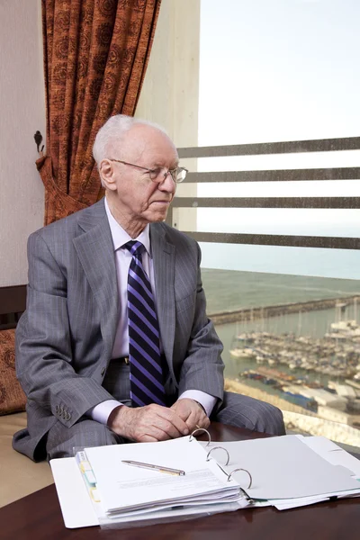 Senior Businessman Looking Out the Window — Stock Photo, Image