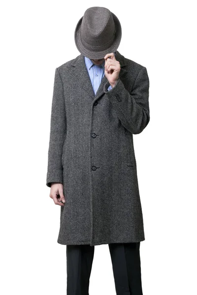 Un jeune homme adulte portant un manteau gris et un chapeau gris — Photo