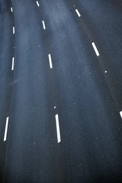 Carretera vacía de cuatro carriles — Foto de Stock