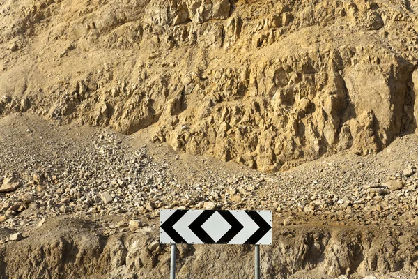 Straßenpfeile in der Wüste — Stockfoto