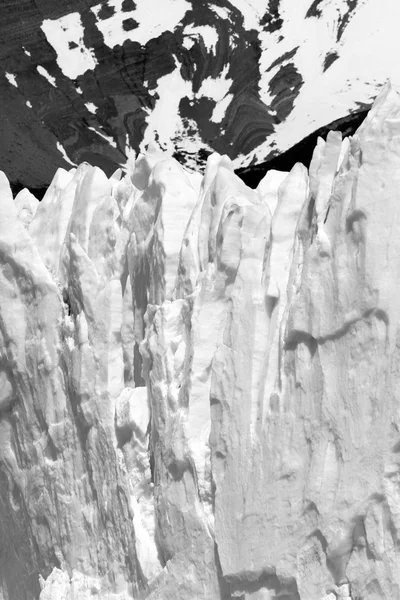 氷河の崖の一部 — ストック写真