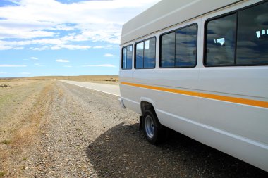 Minibüs yol üzerinde