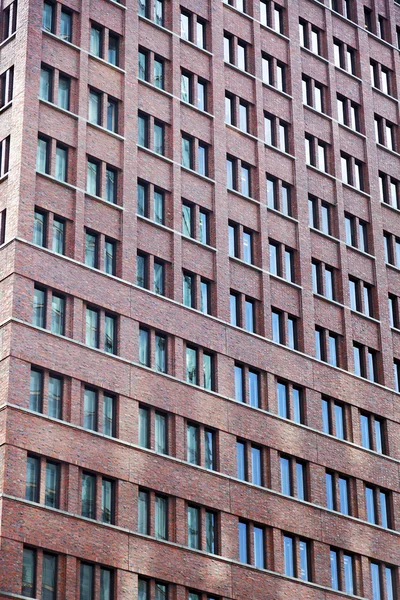 Gekanteld gebouw windows patroon — Stockfoto