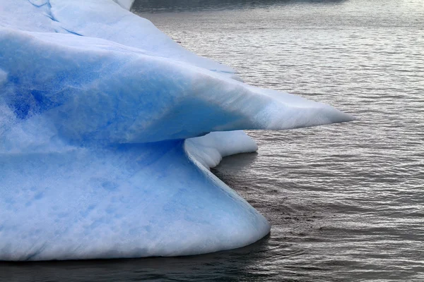 Особи в льодовик — стокове фото