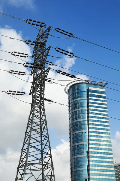 Pylon och skyskrapan — Stockfoto