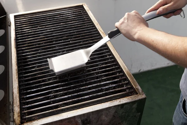 Grill reinigen — Stockfoto