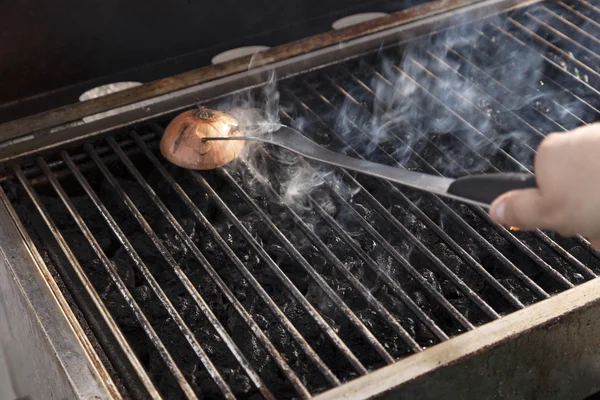 Grill reinigen — Stockfoto