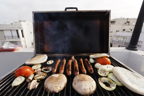 Urbaner Dachgrill — Stockfoto